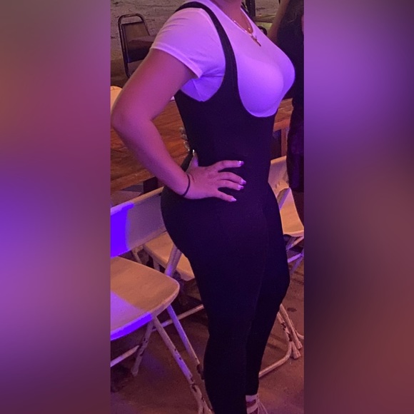 Fashion nova, Black overall Jumpsuit, Size Small, in great condition, stretches - Picture 5 of 5